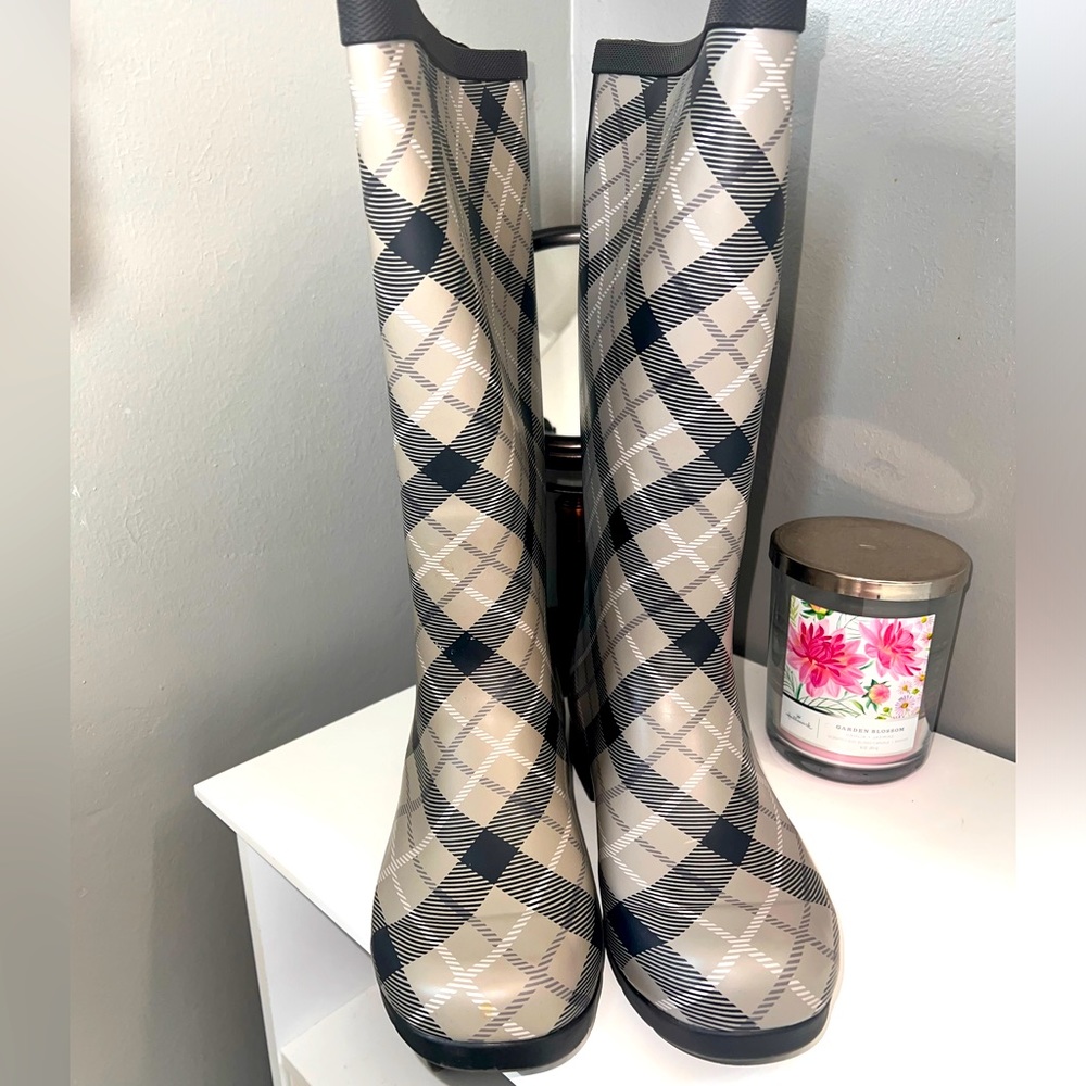 🖤LIKE NEW WIDE CALF RAIN BOOTS🖤